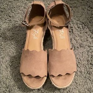 Vintage 7 Eight Tan Wedges